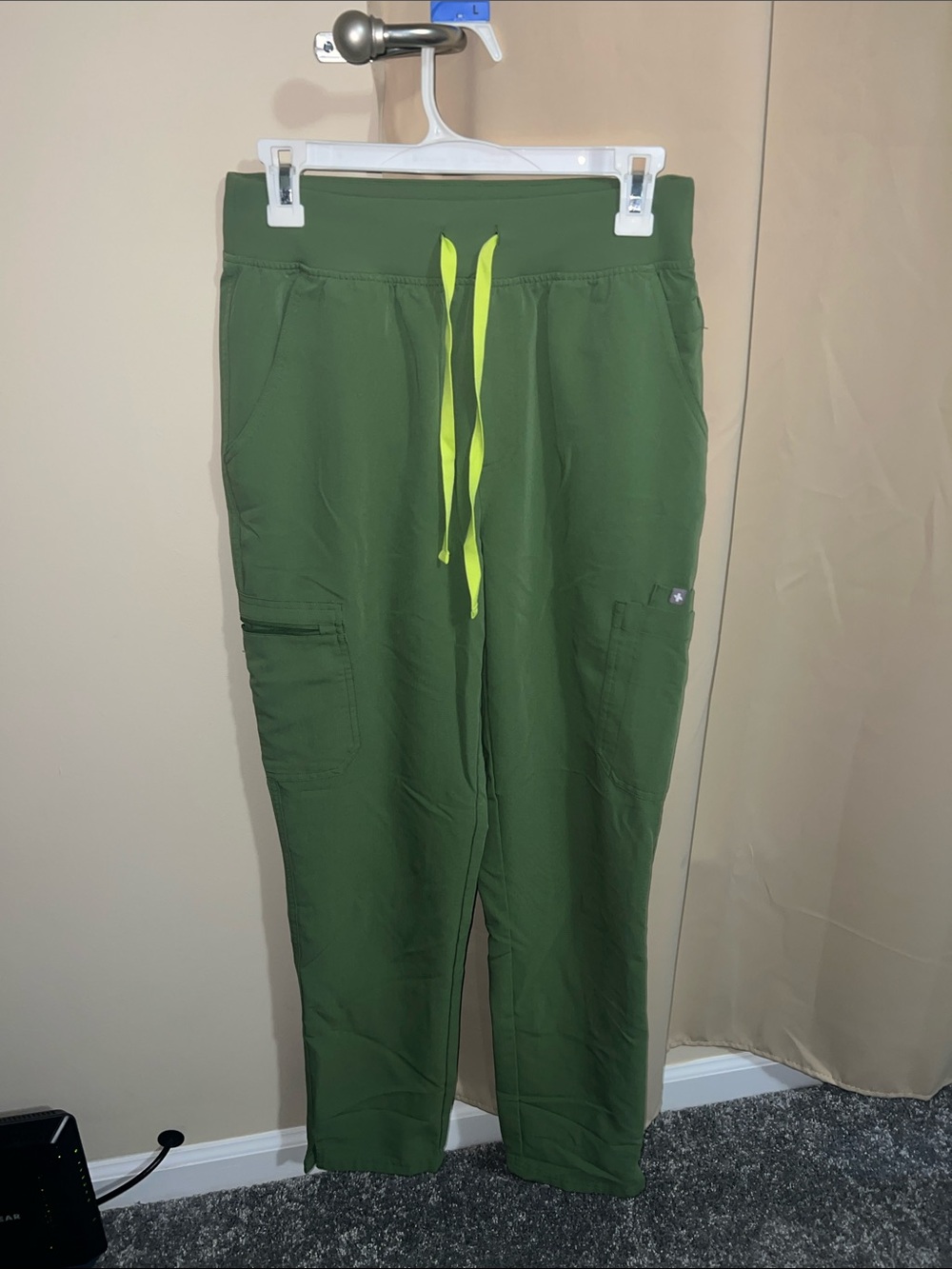 Scrubs green pants